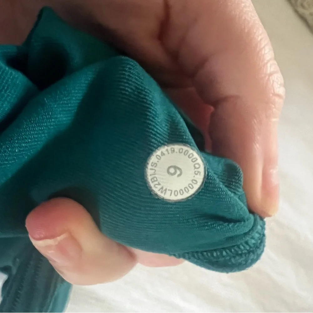 Lululemon Ebb to Street Bra II Size 6 in Teal - Picture 4 of 4